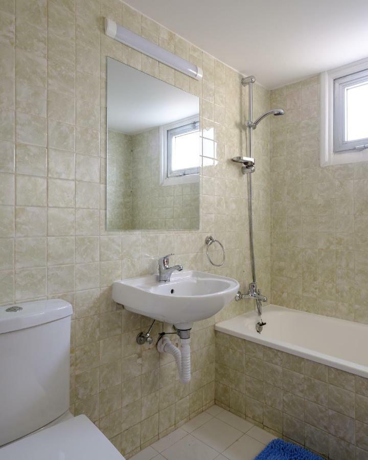 Spacious 2Bdr @ Mackenzie Larnaca Bagian luar foto